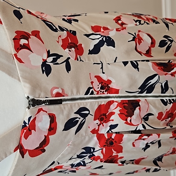 CUE Size 12 Fit Flare Floral Dress with Pockets - NWOT - Picture 4 of 16